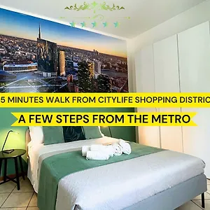 Elegant Citylife Apartment- Metro Access - Double , Milan Italy